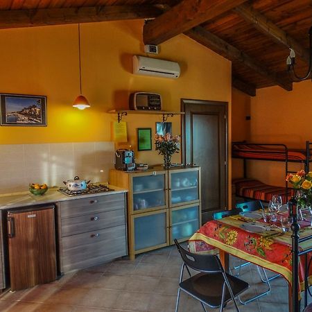 Strada Casai 19 Apartman Riva Ligure Kültér fotó